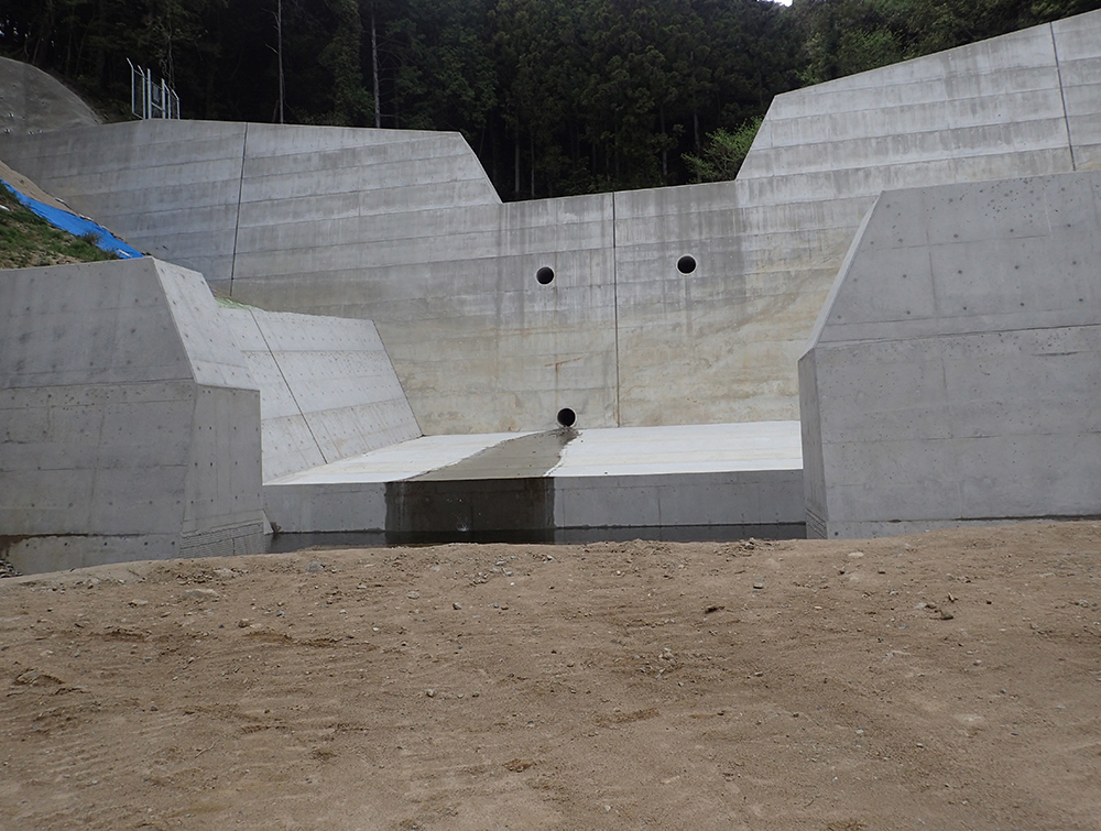 砂防ダム建設